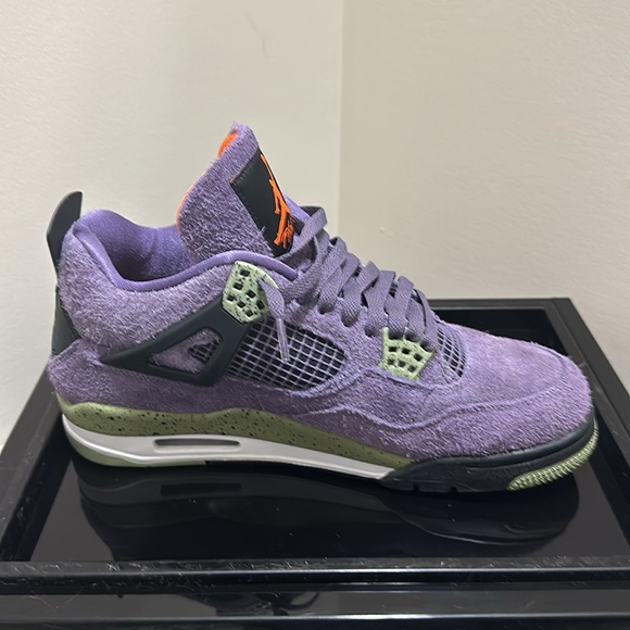 Jordan 4 retro ( canyon purple ) size 11 US men - Picture 5 of 9